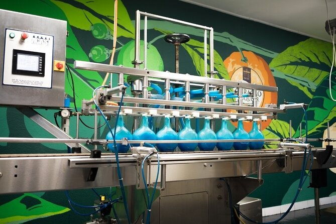 guided-tour-at-the-curacao-liqueur-distillery
