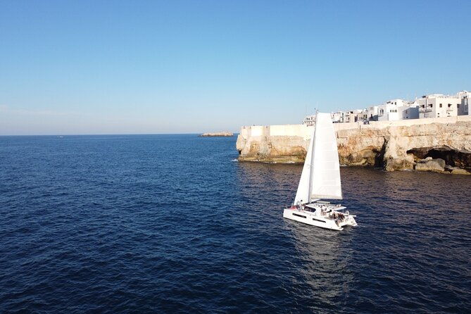 guided-tour-by-catamaran-with-aperitif-from-polignano-a-mare
