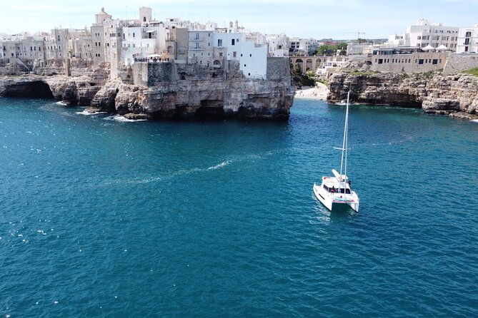 guided-tour-by-catamaran-with-aperitif-from-polignano-a-mare