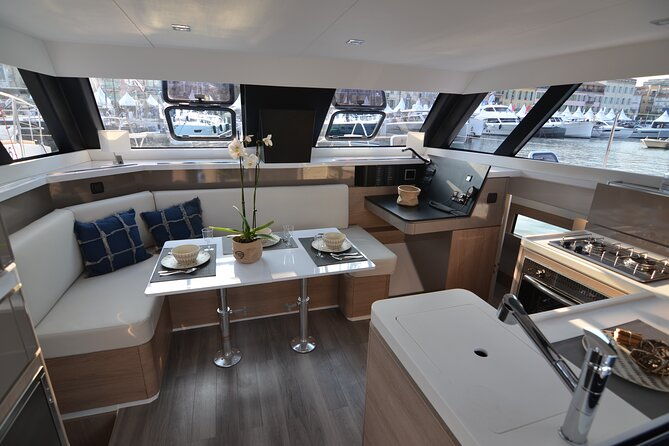 guided-tour-by-catamaran-with-aperitif-from-polignano-a-mare