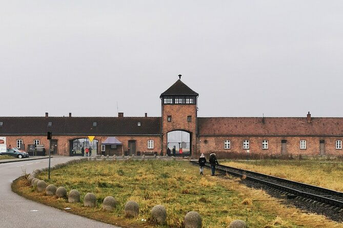 guided-tour-from-krakow-to-auschwitz-birkenau-with-transfer