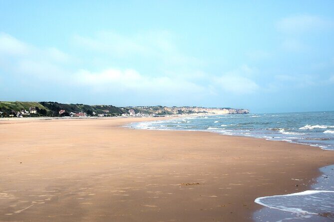 Guided tour from Utah Beach to Omaha Beach with Jeep immersion - The Jeep Experience: A Unique Touch