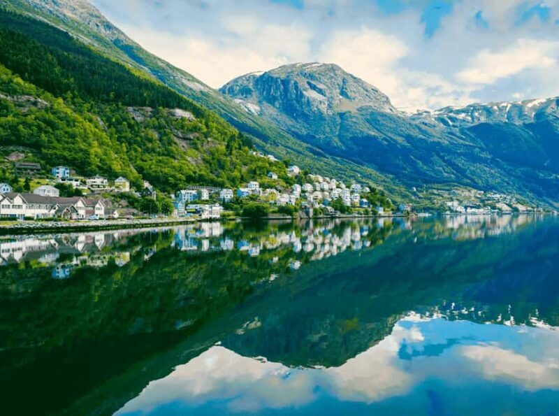 Guided tour: Hardangerfjord, Waterfalls and Ferry crossing - Discovering Norway’s Breathtaking Landscapes