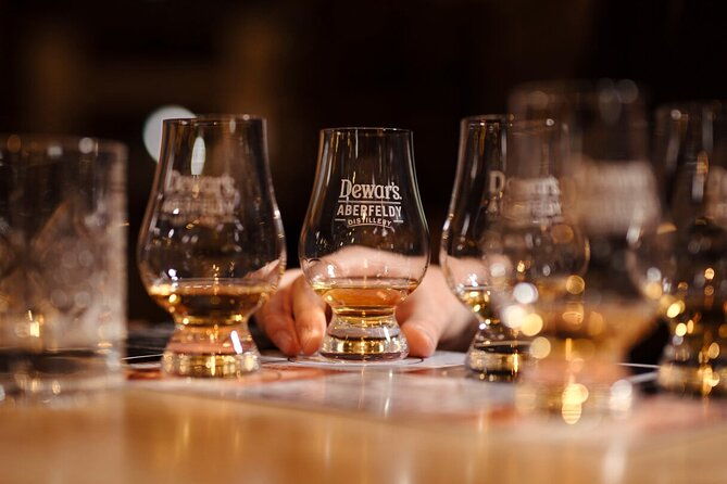 guided-tour-in-aberfeldy-distillery-with-connoisseur-experience