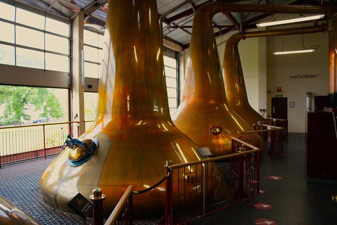 guided-tour-in-aberfeldy-distillery-with-connoisseur-experience