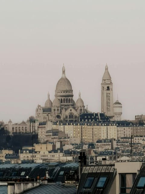 guided-tour-in-paris-in-a-vintage-car-arabic-english-speaker