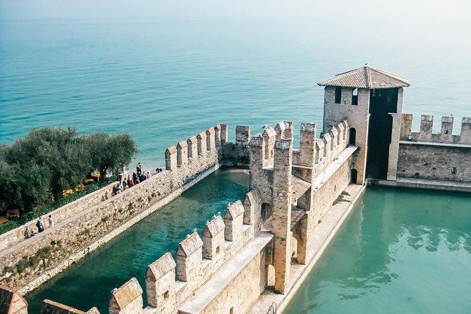 guided-tour-in-sirmione-with-motorboat-tour
