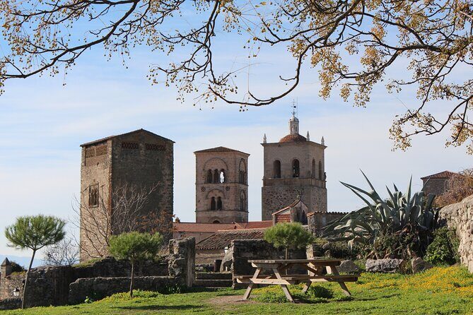 Guided tour in Trujillo at Sunset "El Collector de Atardeceres" - Key Points