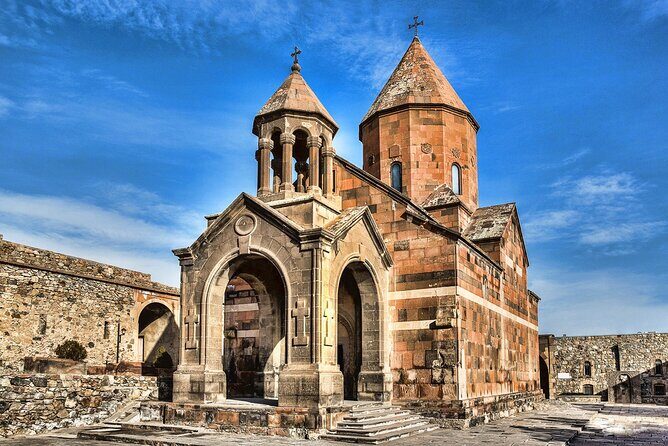 Guided tour: Khor Virap, Noravank Monastery, Areni, Jermuk - A Deep Dive into the Armenia Highlights
