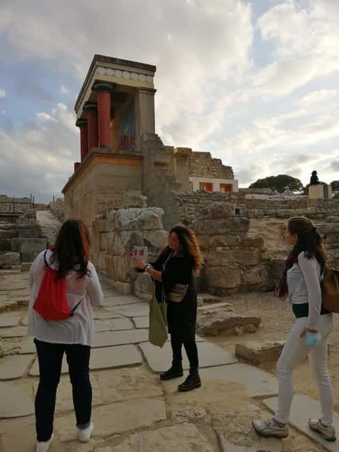 Guided Tour Knossos Palace in English - Detailed Breakdown of the Site and Experience