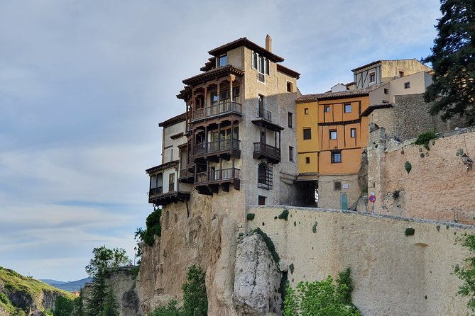 guided-tour-medieval-basin-monuments-2