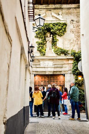 guided-tour-medieval-basin-monuments-4