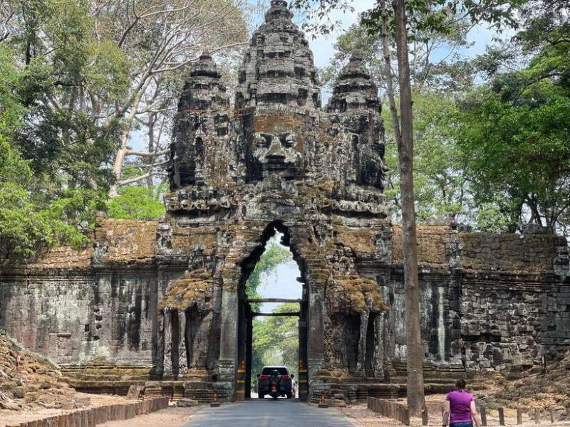 guided-tour-of-angkor-wat-bayon-ta-prohm-and-banteay-srei
