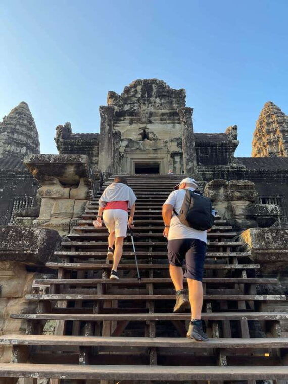 guided-tour-of-angkor-wat-bayon-ta-prohm-and-banteay-srei