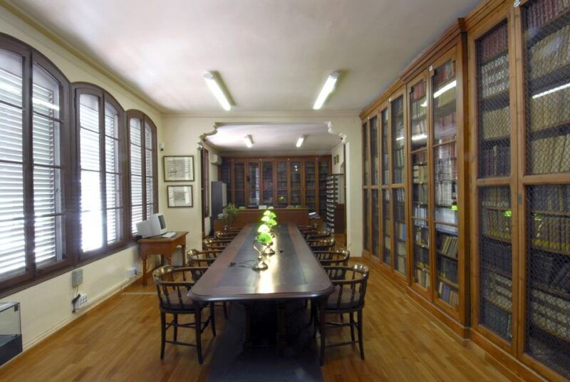 guided-tour-of-barcelonas-royal-academy-of-sciences-arts