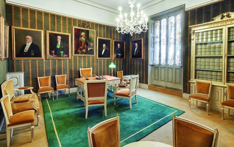 guided-tour-of-barcelonas-royal-academy-of-sciences-arts