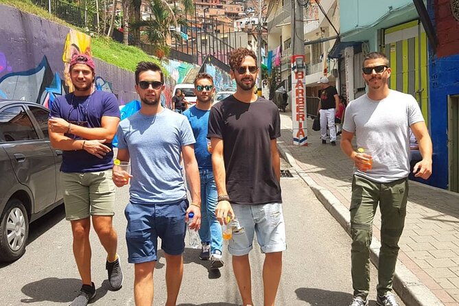 guided-tour-of-comuna-13-medellin-with-snacks-included