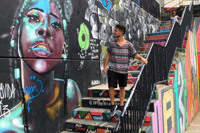 guided-tour-of-comuna-13-medellin-with-snacks-included