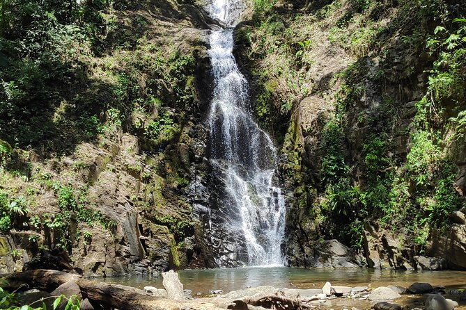 guided-tour-of-filipina-falls-in-sora-from-panama-city
