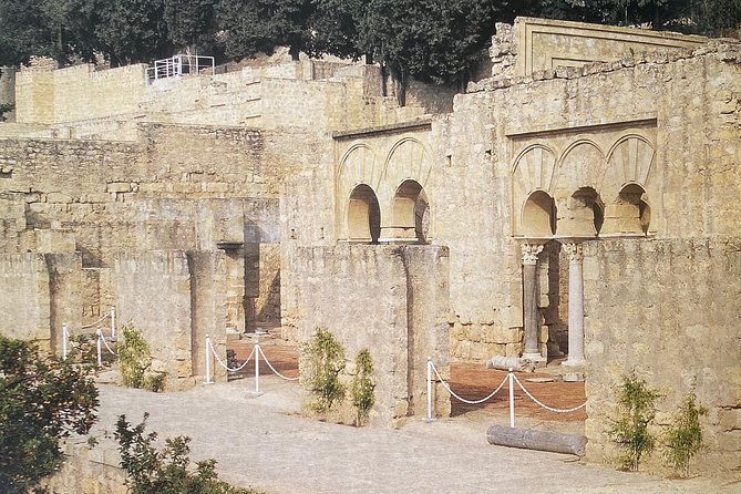guided-tour-of-medina-azahara-in-spanish-with-bus-official-guides