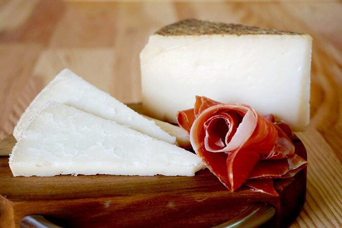 guided-tour-of-montesdeoca-cheese-factory-with-cheese-tasting