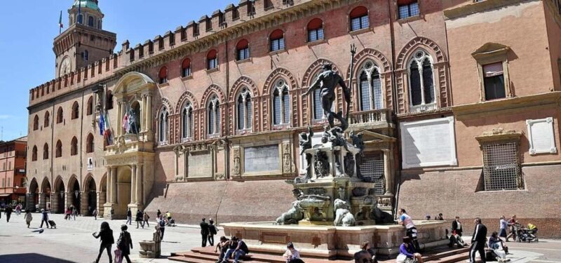 Guided Tour of Palazzo D'Accursio - Key Points
