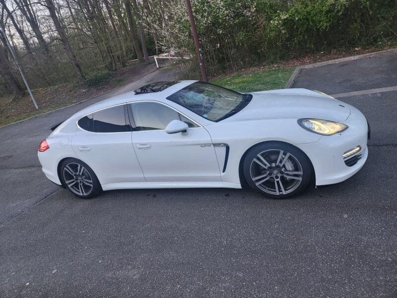 guided-tour-of-paris-in-a-porsche-panamera