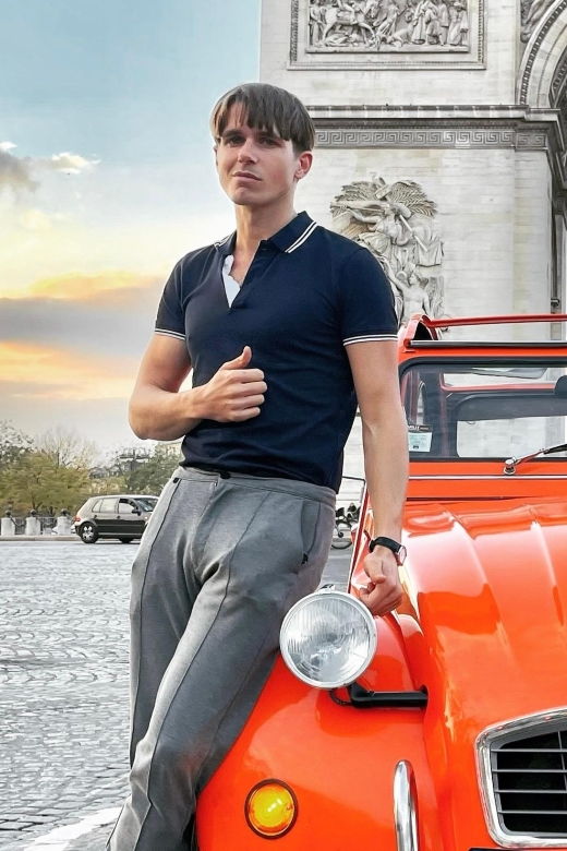 guided-tour-of-paris-in-citroen-2cv