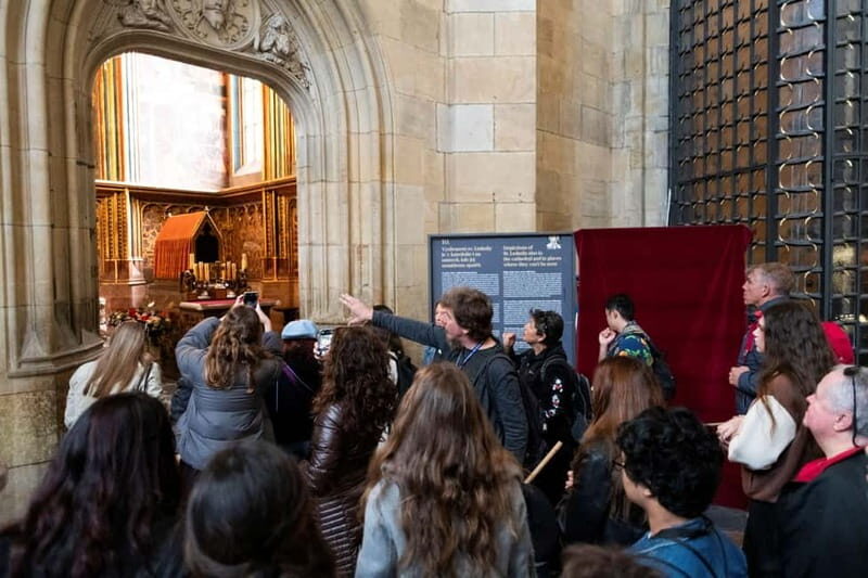 Guided Tour of Prague Castle with Ticket and Transport - Who Should Sign Up?