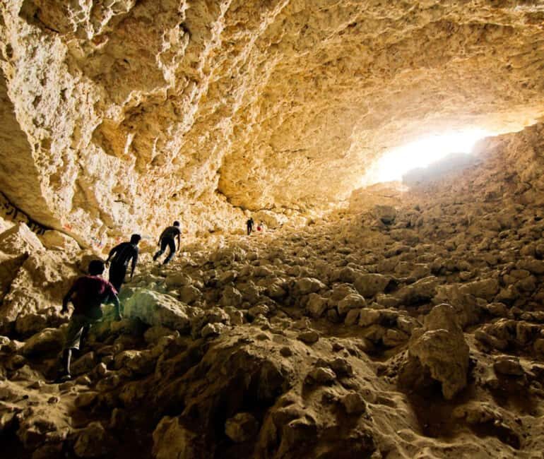 Guided Tour of Qatars Crystal Depths & Singing Sands - Key Points