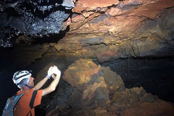Guided tour of the 2004 lava tunnels - The Sum Up