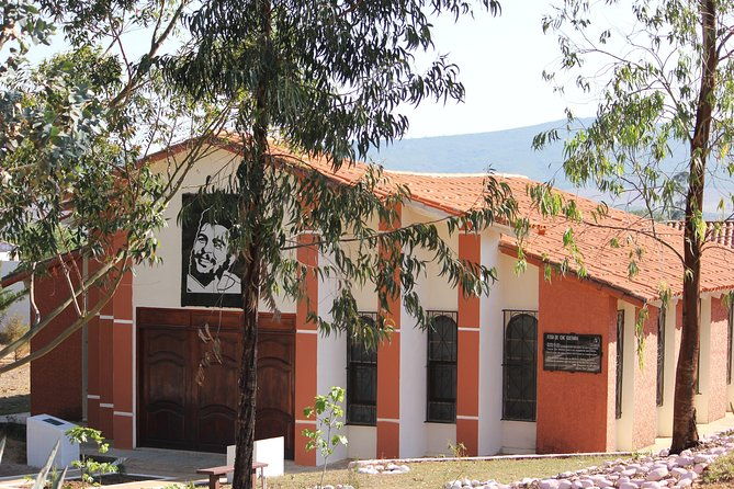 guided-tour-of-the-che-guevara-museum-in-vallegrande