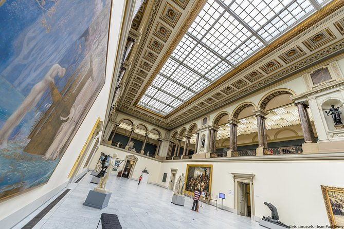 guided-tour-of-the-louvre-museum-with-hop-on-hop-off-1-day-ticket