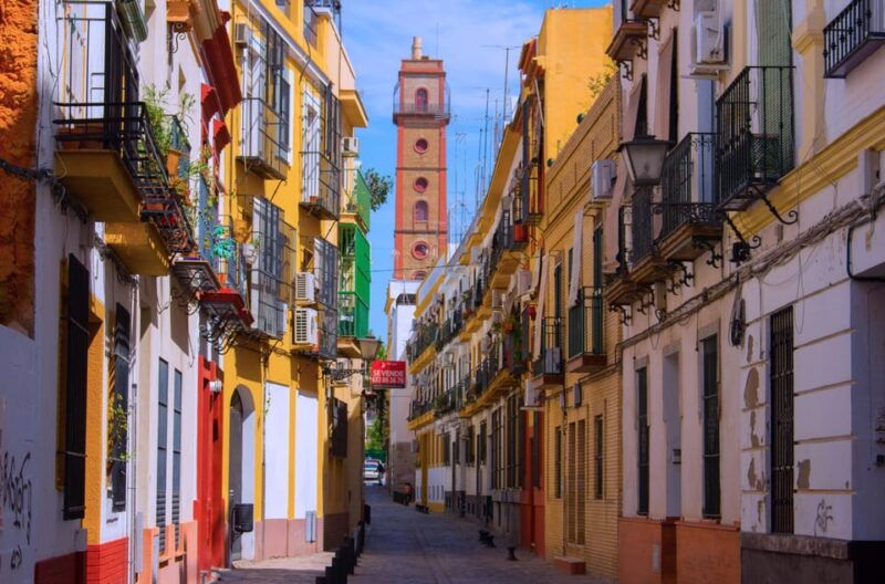 guided-tour-of-the-macarena-neighborhood