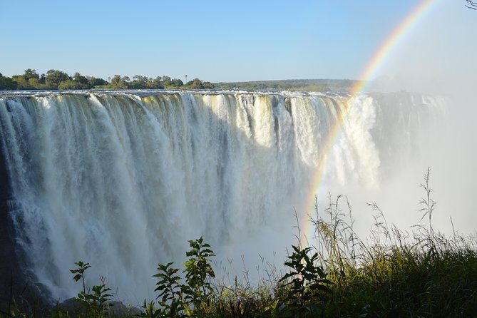 Guided Tour of the Majestic Victoria Falls - An In-Depth Look at the Tour Experience