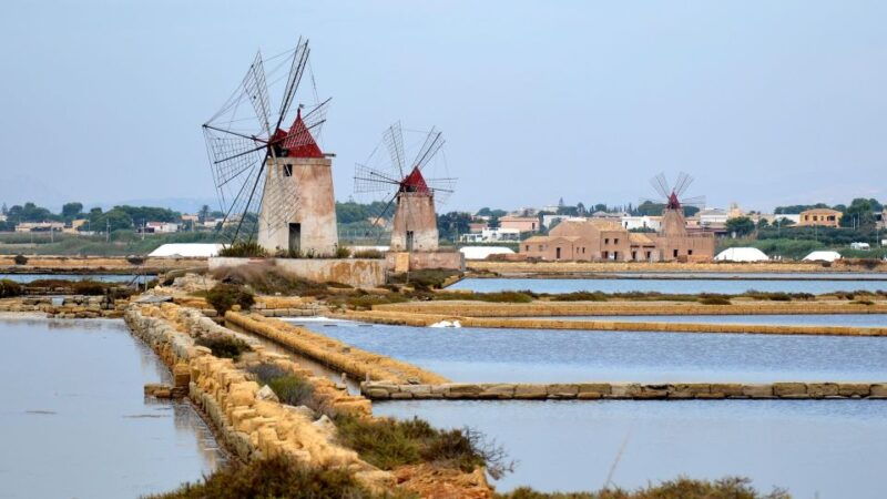guided-tour-of-the-marsala-salt-pans-and-salt-harvesting