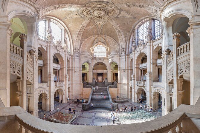 guided-tour-of-the-new-town-hall-in-hanover
