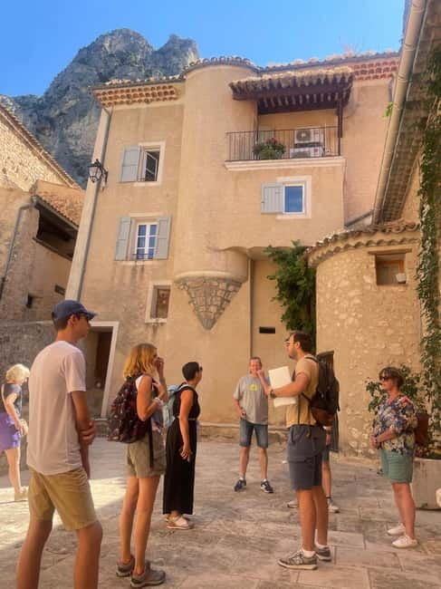 Guided tour of the old town of Moustiers Sainte Marie - Key Points