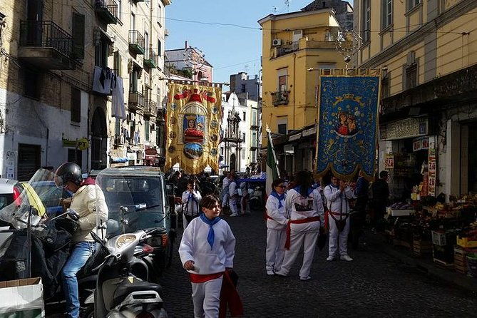 guided-tour-of-the-sanita-district-with-an-art-expert