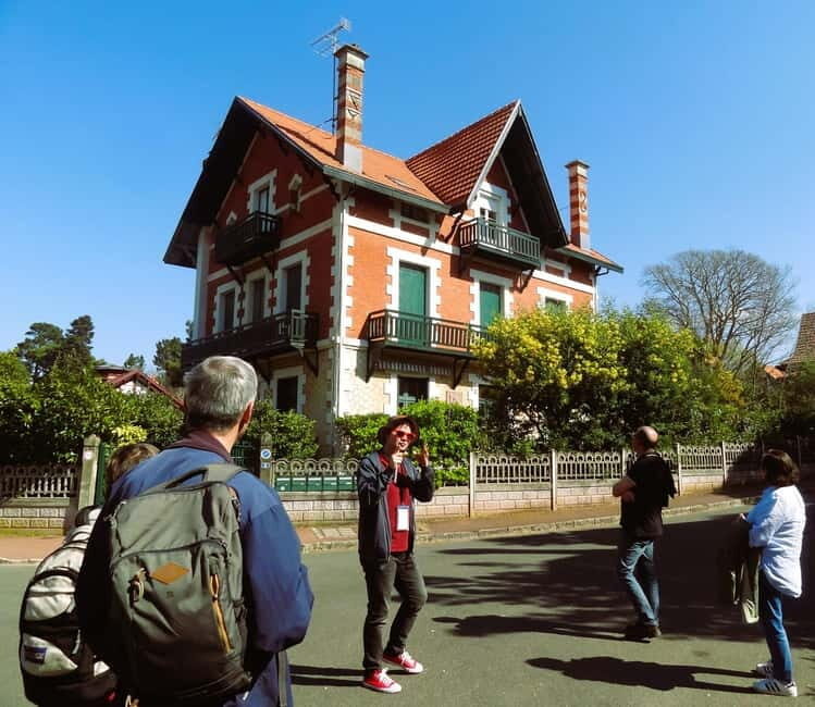 Guided tour of the Winter City Quarter - A Closer Look at the Tour Experience