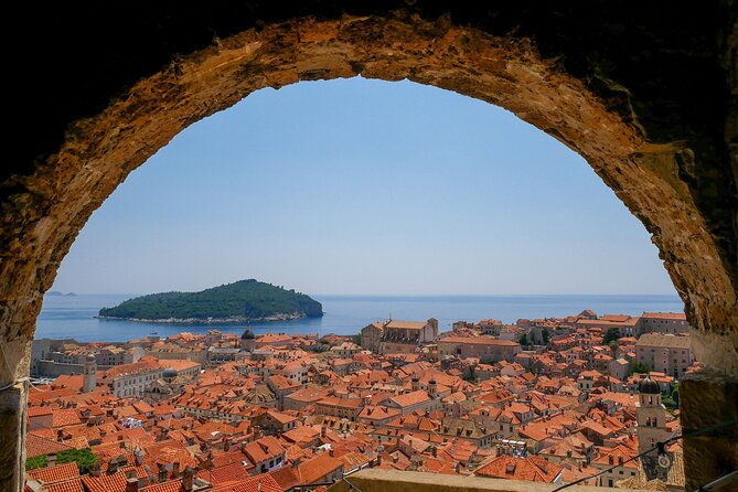 guided-tour-to-discover-dubrovniks-old-town-by-day-or-night