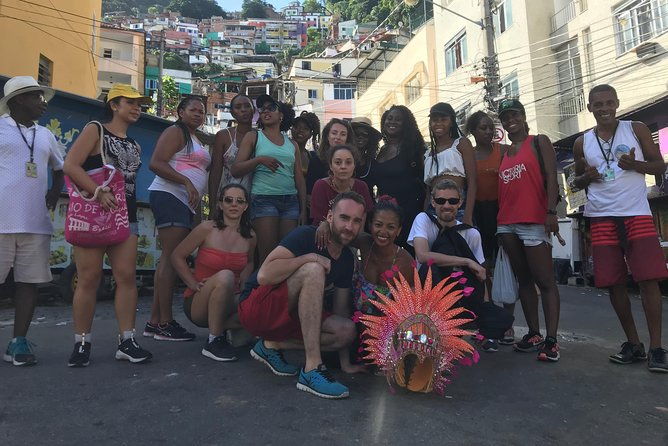 guided-tour-to-favela-santa-marta