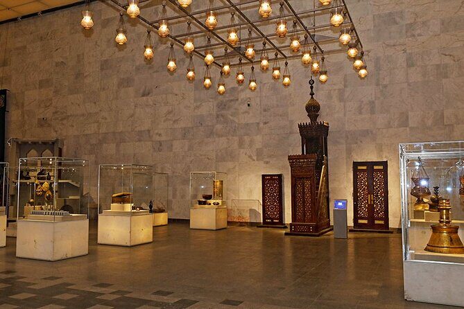Guided Tour to Giza Pyramids & Sphinx + Mummies Museum + Coptic Cairo + Lunch - Considerations and Tips