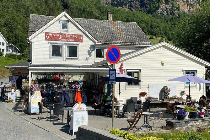 guided-tour-to-hardanger-fjord-waterfalls-and-ferry-crossing