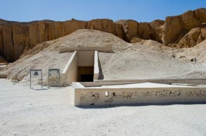 Guided tour to Luxor From Cairo by plane visiting the Tut Tomb - Key Points