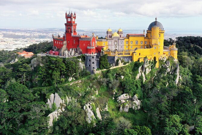 guided-tour-to-sintra-pena-regaleira-cabo-da-roca-and-cascais
