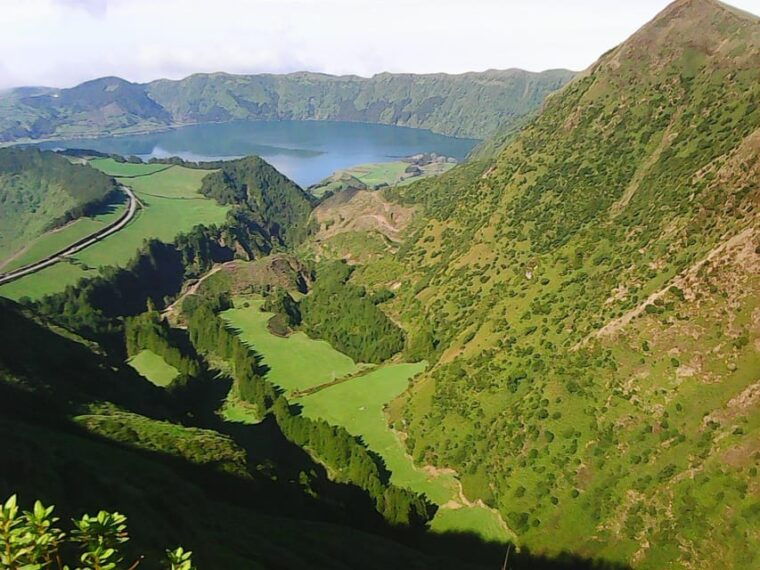 guided-tour-to-the-green-blue-lake-of-sete-cidades