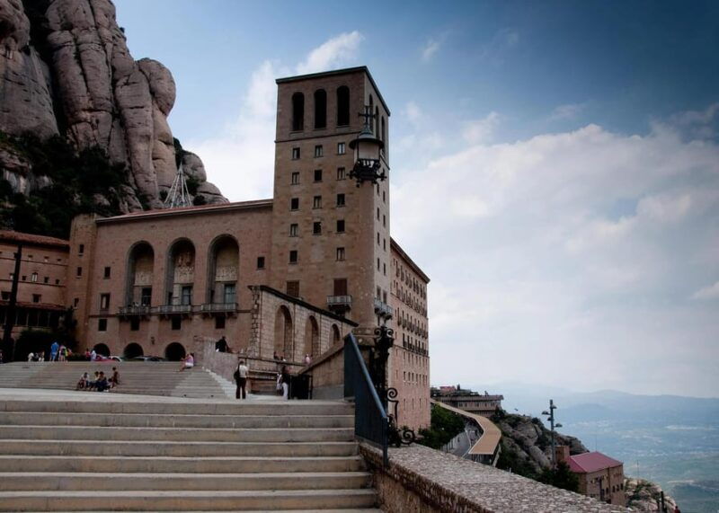 guided-tour-to-the-magnificent-montserrat-monastery