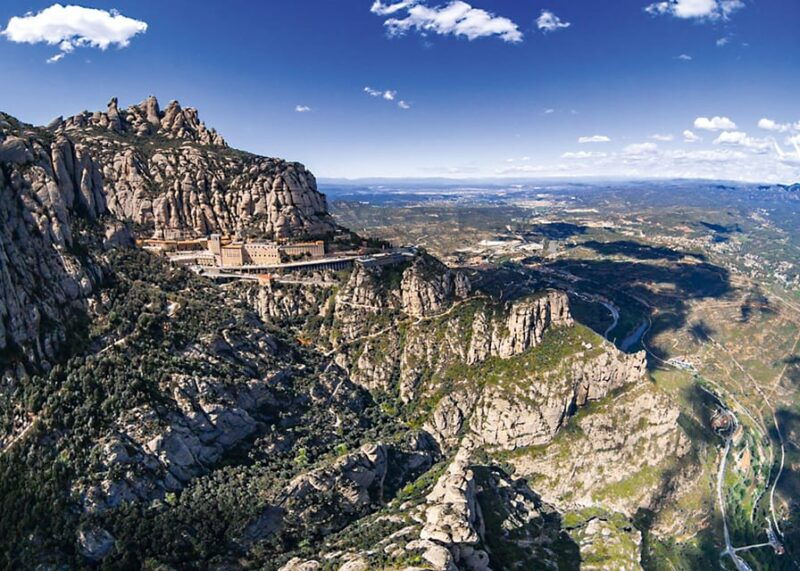 guided-tour-to-the-magnificent-montserrat-monastery