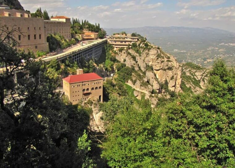 guided-tour-to-the-magnificent-montserrat-monastery